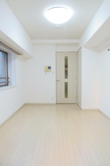 居室・リビング　※別部屋(反転)の参考写真です。