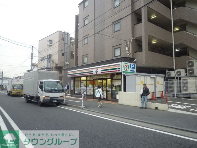 コンビニ　セブンイレブン（コンビニ）まで390m