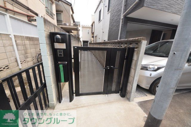エントランス　内見の予約先はタウンハウジング新中野店になります★★