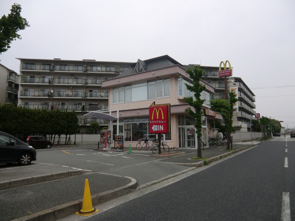 飲食店　マクドナルド 東園田店（飲食店）まで206m