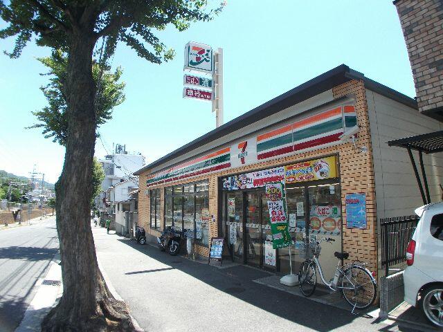 コンビニ　セブンイレブン神戸灘楠丘町6丁目店（コンビニ）まで258m