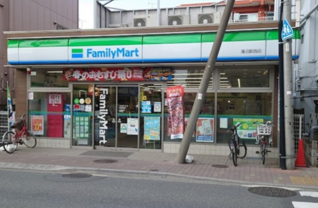 コンビニ　ファミリーマート 蓮沼駅西店（コンビニ）まで324m