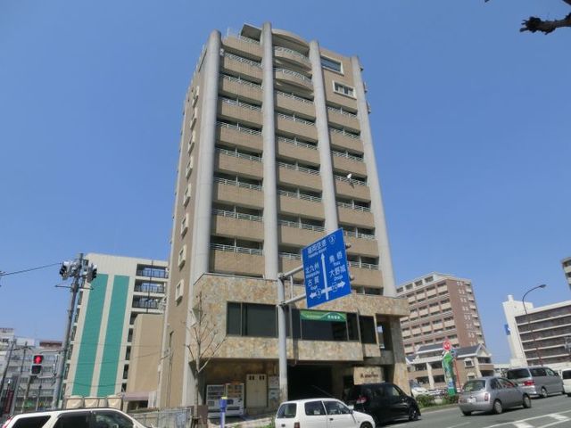建物外観　お洒落なエントランスが特徴的な人気物件です♪