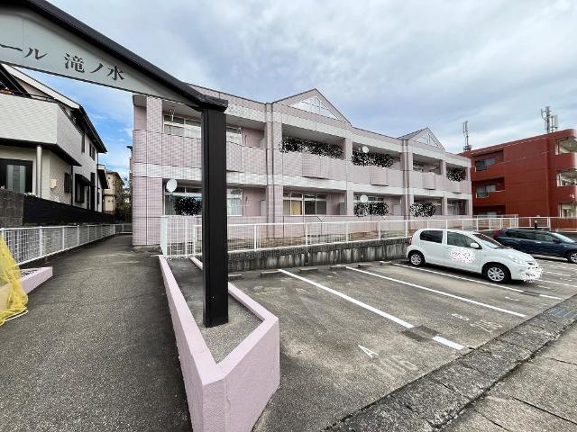 エントランス　外観写真（昼）