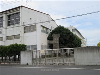 高校・高専　埼玉県立鳩ヶ谷高等学校（高校・高専）まで2082m