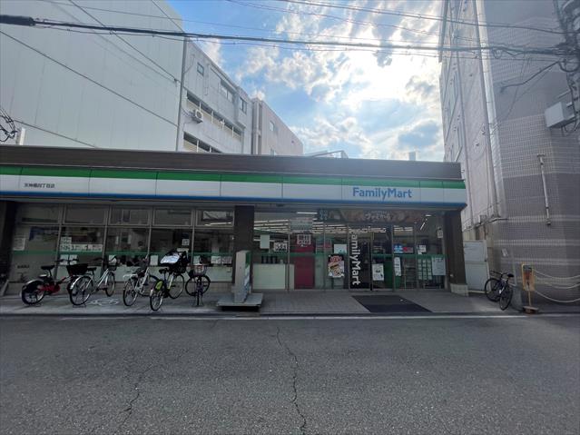 コンビニ　ファミリーマート天神橋四丁目店（コンビニ）まで540m
