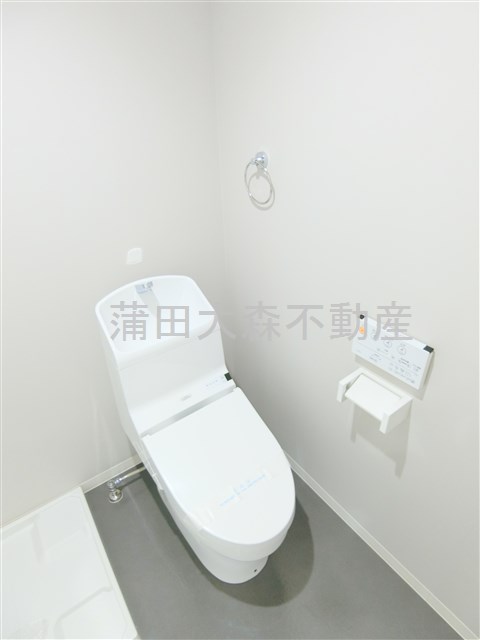 トイレ　温水洗浄便座付きのトイレ