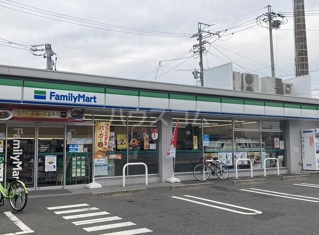 コンビニ　ファミリーマート　城西病院前店（コンビニ）まで411m