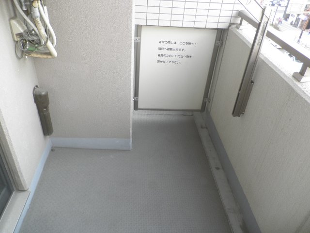 バルコニー　お洗濯にも便利なバルコニー付き