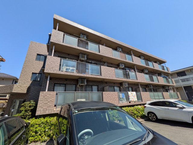 建物外観　タイル張りの綺麗な外観です