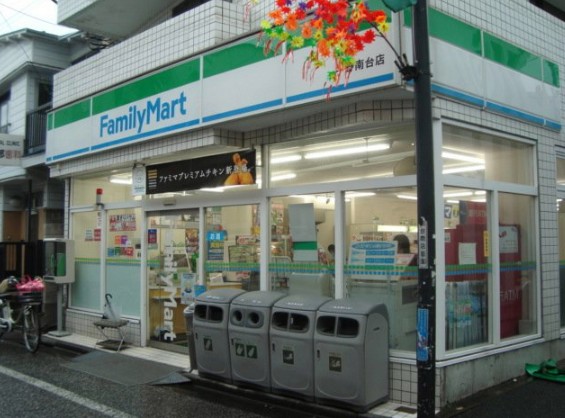 コンビニ　ファミリーマート中野南台店（コンビニ）まで400m