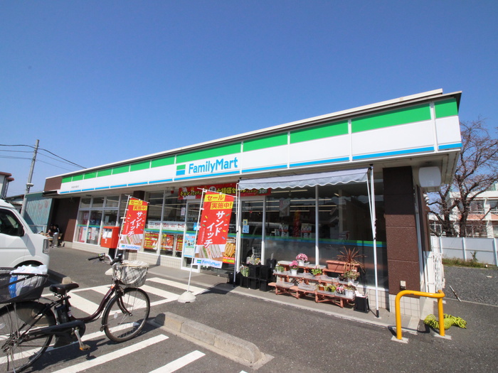 コンビニ　ファミリーマート（コンビニ）まで220m