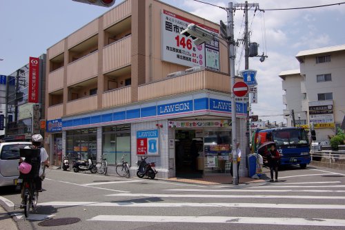 コンビニ　ローソン門戸厄神駅前店（コンビニ）まで153m
