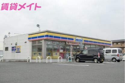 コンビニ　ミニストップ四日市泊小柳店（コンビニ）まで565m