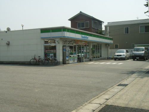 コンビニ　ファミリーマート日進香久山店（コンビニ）まで555m