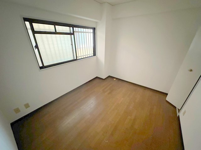 その他部屋・スペース　ゆとりのあるベッドルームで快適な睡眠をとってくださいね。