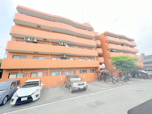 建物外観　どこか懐かしさを感じさせてくれる暖かみのある建物です。