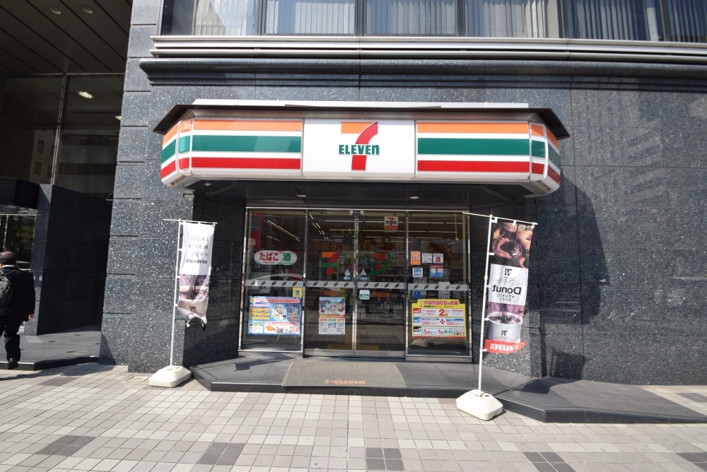 コンビニ　セブンイレブン　  大阪堺筋本町店（コンビニ）まで328m