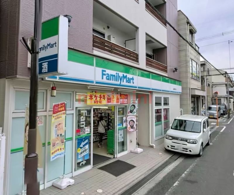 コンビニ　ファミリーマート正雀駅東口店（コンビニ）まで636m