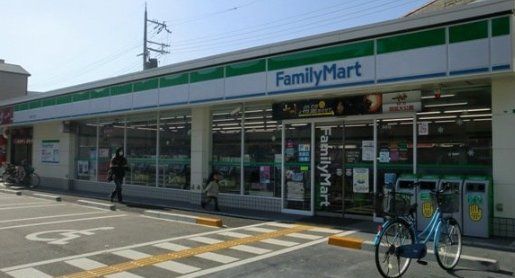 コンビニ　ファミリーマート加島三丁目店（コンビニ）まで360m