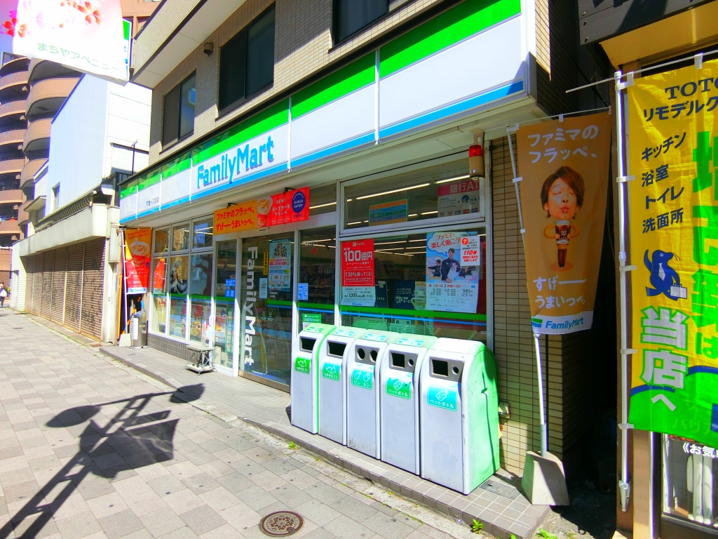 コンビニ　ファミリーマート（コンビニ）まで406m