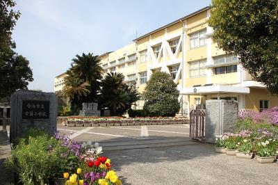 小学校　今治市立常盤小学校（小学校）まで770m
