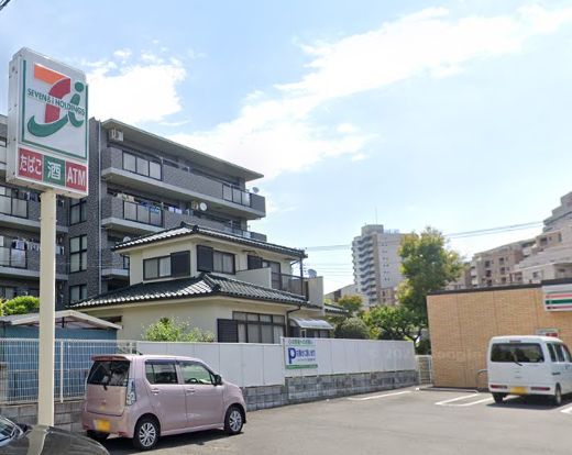 コンビニ　セブンイレブン 多摩鶴牧1丁目店（コンビニ）まで595m