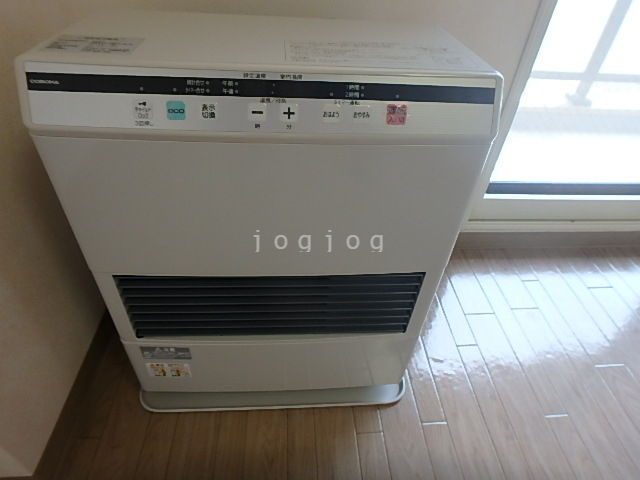 その他設備　冬はあったか石油ストーブです。