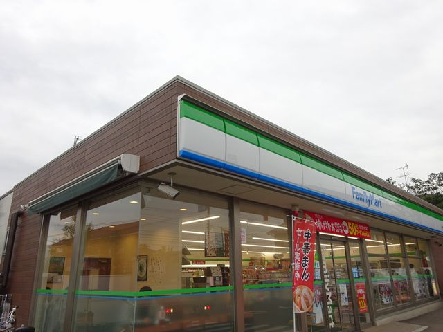 コンビニ　ファミリーマート 小平回田町店（コンビニ）まで732m