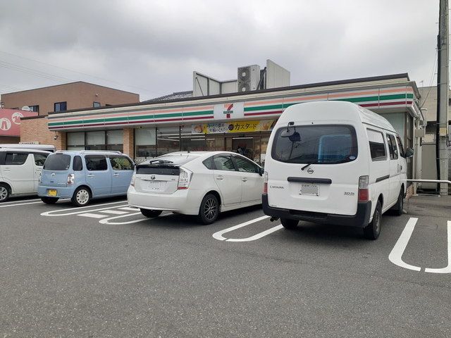 コンビニ　セブンイレブン糸島加布里店（コンビニ）まで450m