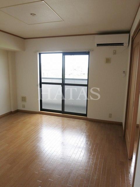 居室・リビング　同物件別部屋です。