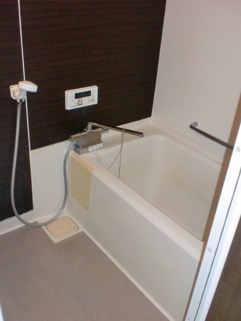 バス・シャワールーム　※同物件、別部屋の写真です。