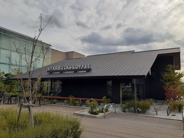 飲食店　スターバックスコーヒー（飲食店）まで730m