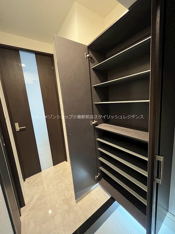 収納　シューズボックス