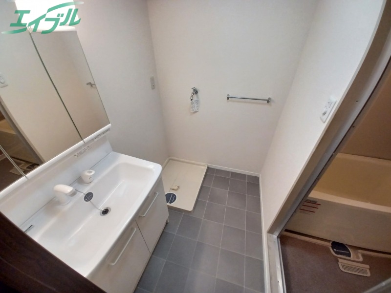 玄関　同タイプ部屋写真です。
