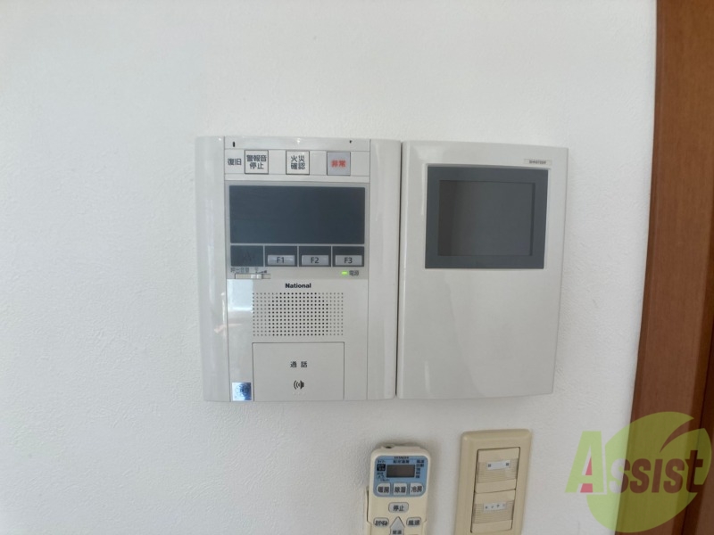 セキュリティ　モニター付インターホンです。来客者の顔が見えるので安心！
