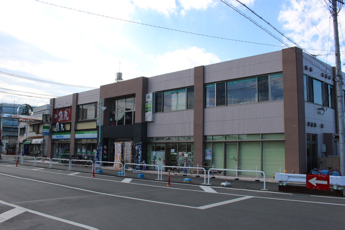 コンビニ　ファミリーマート稲城長沼店（コンビニ）まで550m