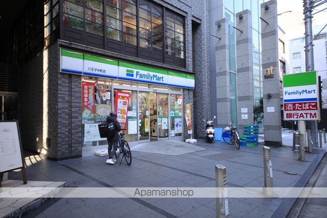 コンビニ　ファミリーマート（コンビニ）まで87m