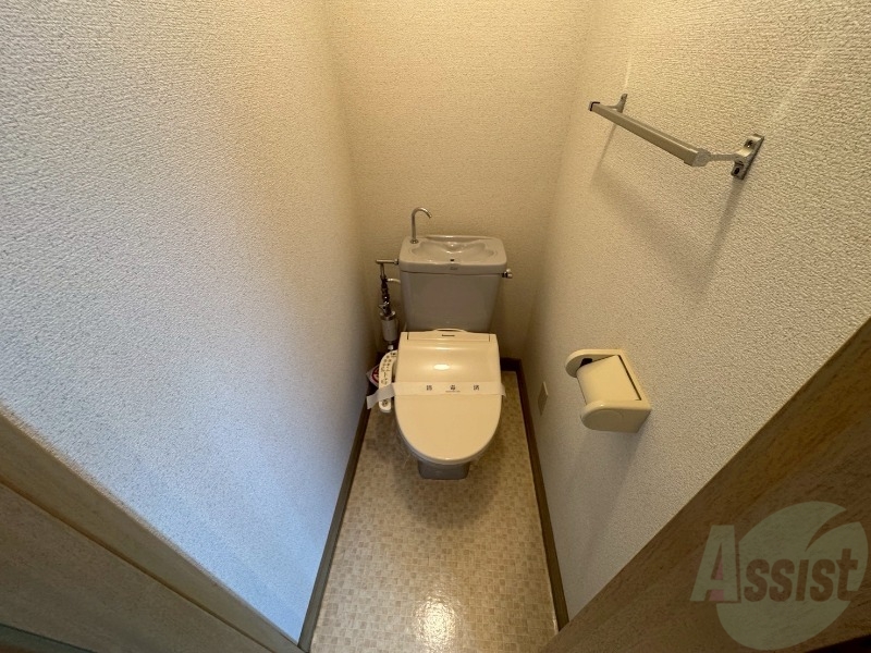 トイレ　こちらはトイレです。清潔感があり、安心して使用できます。