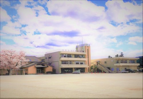 小学校　青梅市立第六小学校（小学校）まで59m