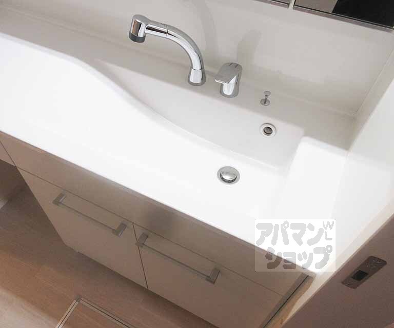 洗面設備　とてもキレイな洗面台です