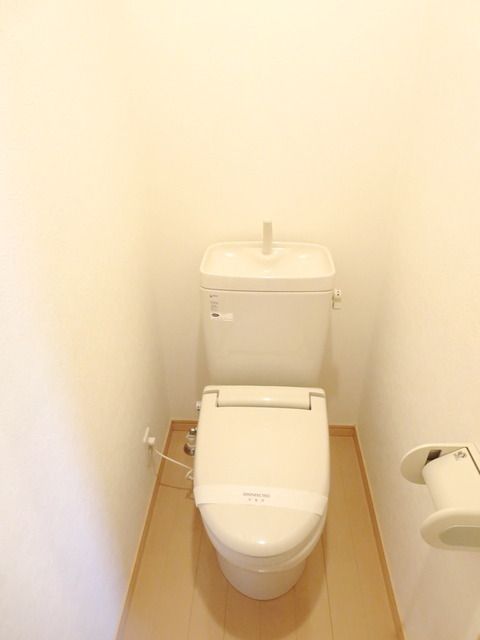 小田急線 読売ランド前駅 徒歩8分 2階建 築21年のトイレ写真