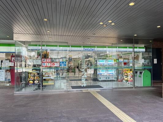 コンビニ　ファミリーマート 中之島五丁目店（コンビニ）まで334m