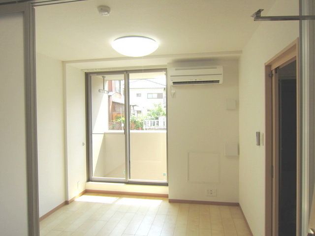 その他設備　★明るい色目のフローリングを採用しています★