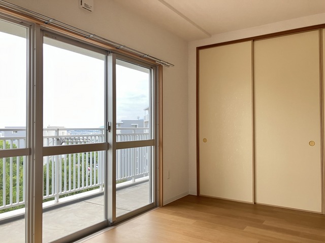 URアルビス緑丘の居間写真