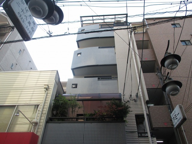 建物外観　建物の個性を主張するシックな外観です