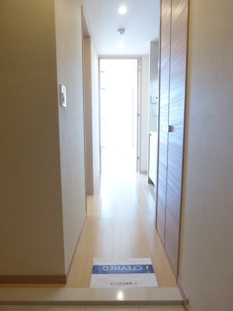 玄関　※別部屋の参考写真です。