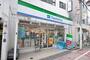 コンビニ　ファミリーマート亀有五丁目店（コンビニ）まで10m