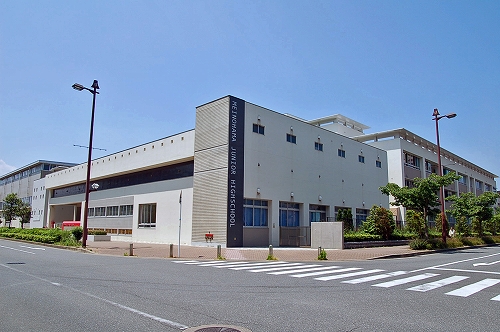 中学校　福岡市立姪浜中学校（中学校）まで2189m