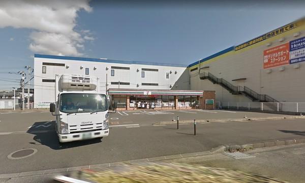 コンビニ　セブンイレブン宮崎花ケ島町店（コンビニ）まで311m